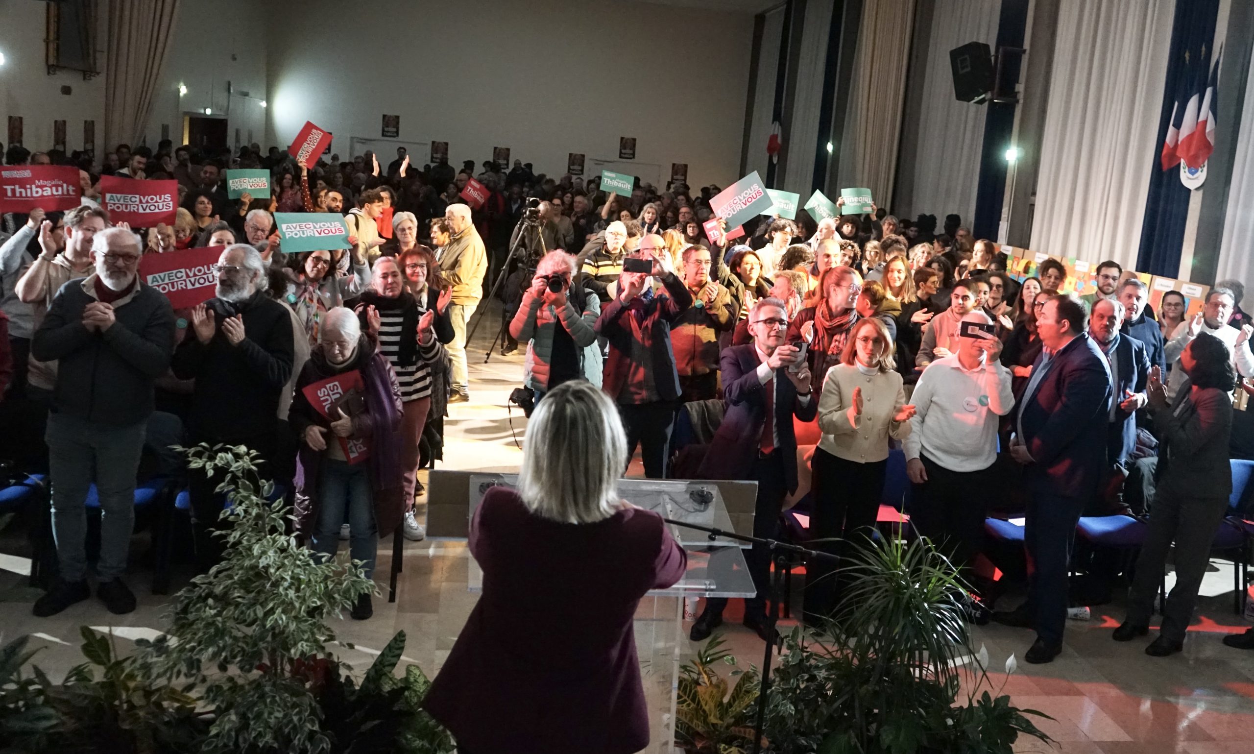 Meeting Magalie Thibault et Rosny Ecologique et solidairedepuis la scène